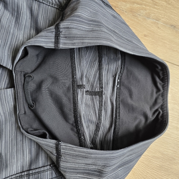 Lululemon Run Top Speed Crop Cyber Stripe Coal size 10 - Picture 8 of 15